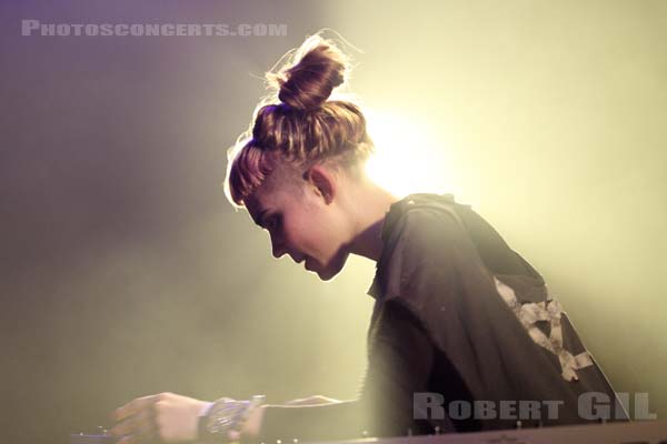 GRIMES - 2012-05-16 - PARIS - La Fleche d'Or - 